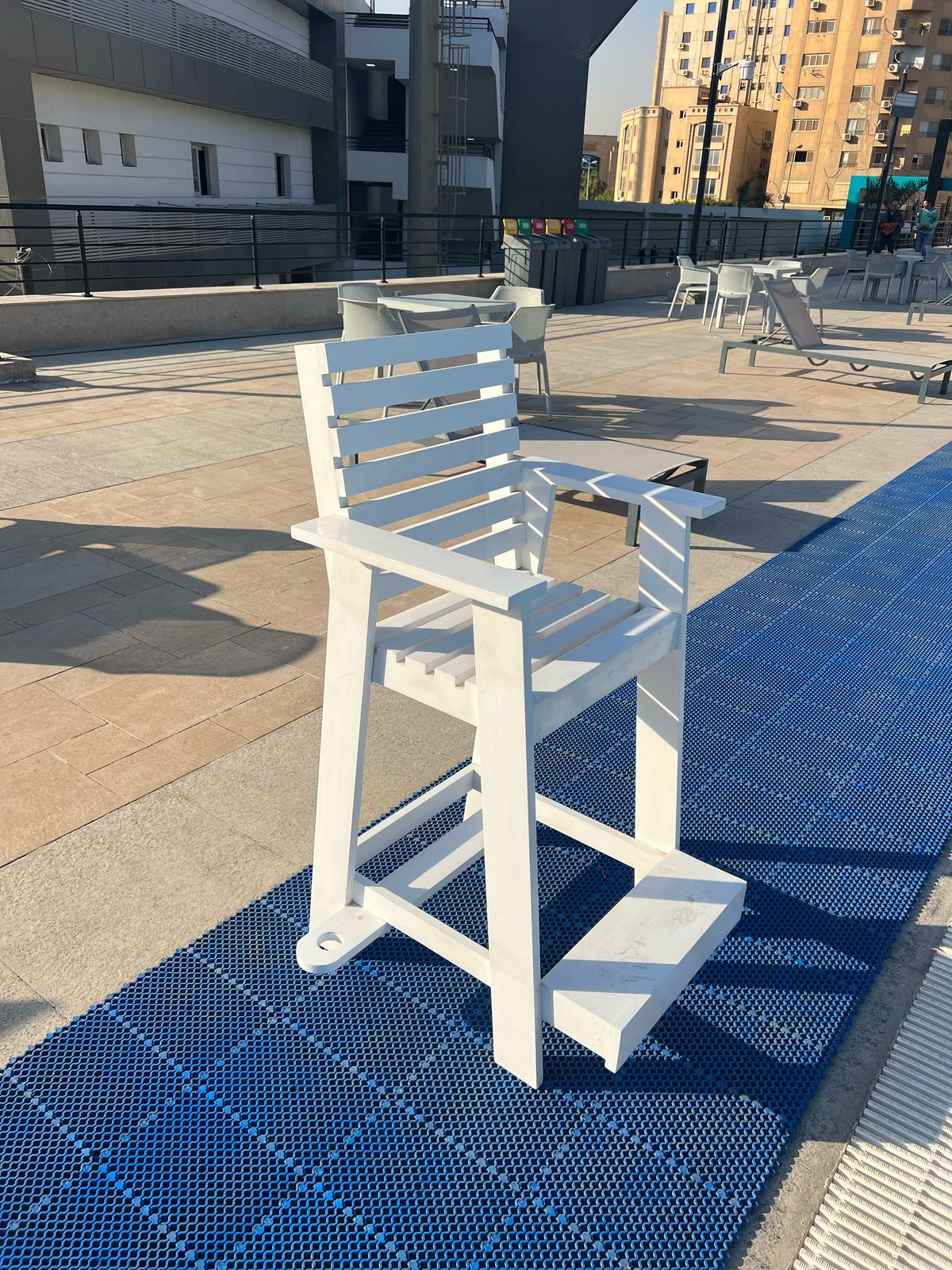 كرسي منقذ ارتفاع متر