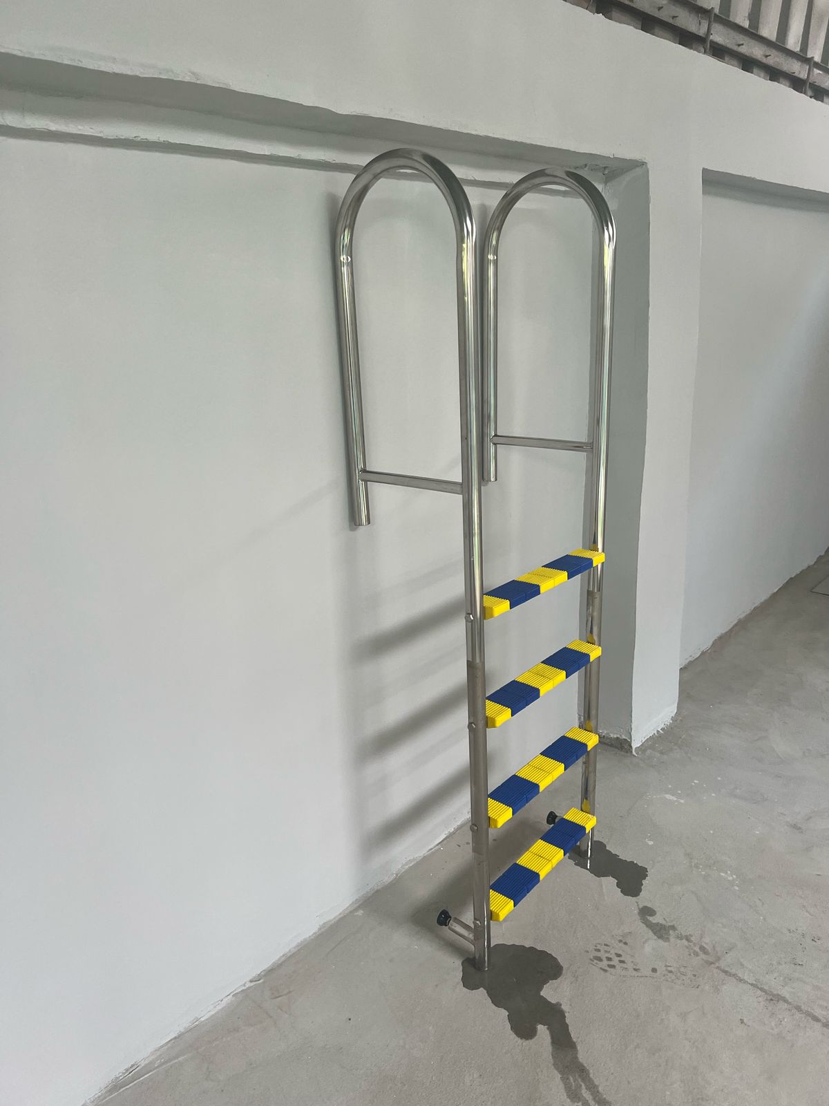 سلم حمام سباحة من الاستانلس ستيل